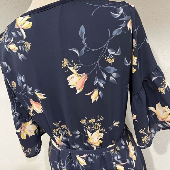 Short sleeve floral dress with belt - Picture 7 of 11